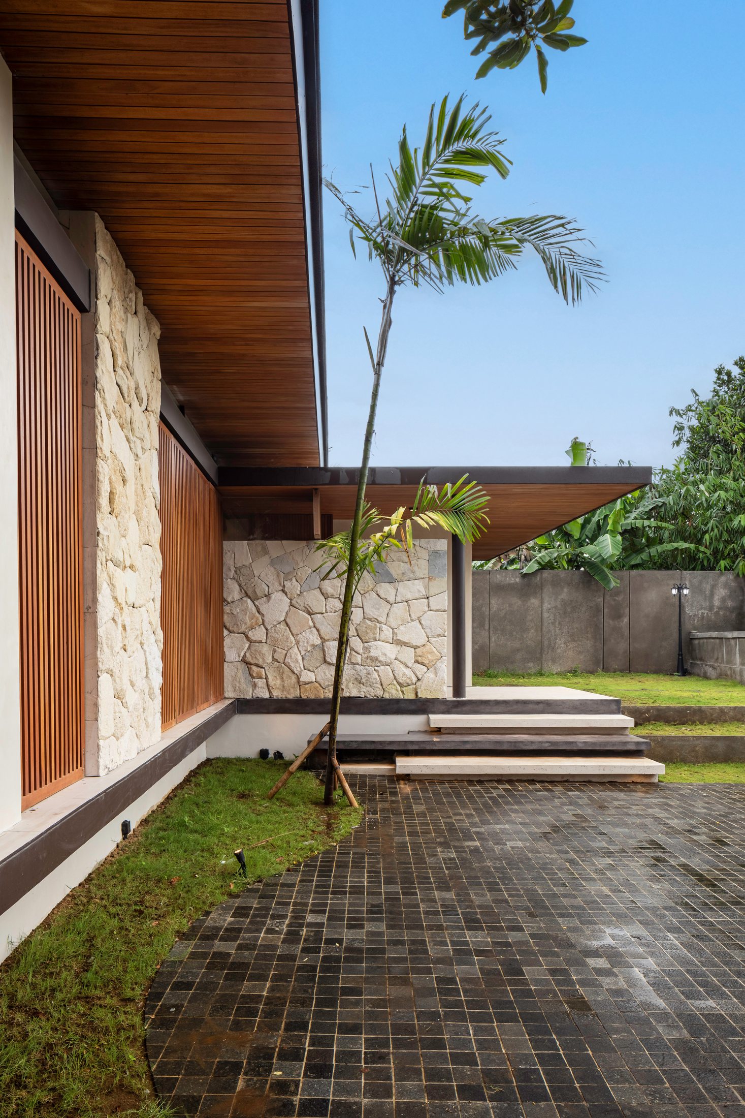 Batuan Villa portfolio image 3.